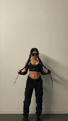 Rave Outfits With Cargo Pants, Brooklyn Mirage Concert Outfit, Western Outfits Women Festival, Street Style Music Festival Outfit, Techno Rave Outfit Ideas, European Techno Outfit, Industrial Rave Outfit, Subversive Festival Outfit, Edgy Corset Outfit