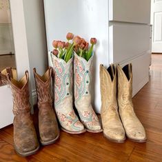 Retro Cowgirl Aesthetic, Miley Stewart Summer, Delta Dawn, Costal Cowgirl, Cowgirl Boots Outfit, Botas Western, Shoes Wishlist, Yee Yee