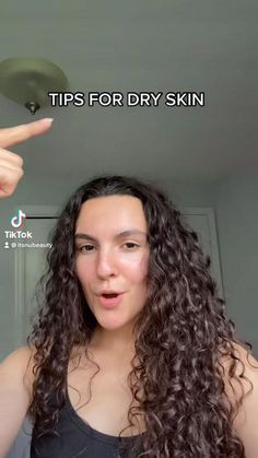 How To Make Dry Skin Glow, Dry Skin Cleanser Products, How To Take Care Of Dry Skin, Skin Care Routine For Dehydrated Skin, Skin Care Product For Dry Skin, Winter Dry Skin Care, How To Do Makeup With Dry Skin, How To Use Face Oil Skin Care, Best Hydrating Skin Care Products