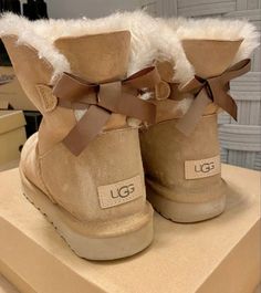 Uggs Mini, Boots With Bows, Ugg Boots With Bows, Boots Uggs, Ugh Boots, Cute Uggs, Uggs With Bows, Best Winter Boots, Mini Baileys