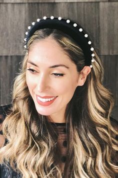 a black velvet padded headband with a row of large white pearls is a fresh take on a traditional accessory Orange Pullover, Headband Crown, Head Wrap Headband, Padded Headband, Pearl Hair Clip, Velvet Headband, Fancy Hats, Crown Headband, Blair Waldorf