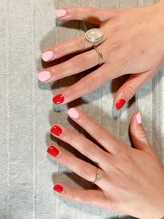 Short Nails Spring Ideas, Summer Short Nails Square, 2 Pink Nails, Pink And Red Alternating Nails, Red An Pink Nails, Ted And Pink Nails, Nails Inspo Red And Pink, Red Nails With Pink Accent Nail, Square Manicure Ideas