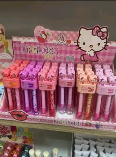 Hello Kitty Cosas, Hello Kitty Lip Gloss, Easy Clay Sculptures, Images Hello Kitty, Hello Kitty Videos, Hello Kitty Makeup, Hello Kitty Jewelry, Packaging Ideas Business, Hello Kitty Accessories