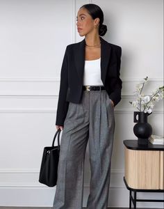 Outfit Formal Mujer, Corporate Attire Women, Classy Business Outfits, Women Tips, Chique Outfit, Business Professional Outfits, Business Attire Women, Fest Outfits, Sunny Season