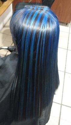 Blue Hair Highlights, Skunk Hair, Short White Hair, Hair Color Unique, Hair Inspiration Long, Hair Color Streaks, Brunette Hair With Highlights, Black Hair With Highlights, Hair Streaks