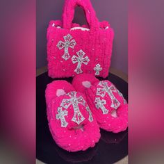 Custom Yarn Slides With Rhinestones And Blinged Crosses With A Matching Purse To Match Yarn Slides, Yarn Slippers, Uggs Shoes, Girl Thigh Tattoos, Denim Diy Clothes, Sneaker Ideas, Purse Diy, Learning To Knit, Diy Fashion Projects