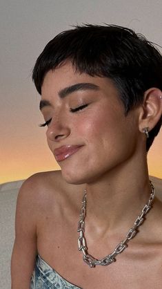 Buzzed Hair Women, Haircut Pixie, Shaved Pixie, Buzzed Hair, Short Hair Trends, Super Short Hair, Very Short Hair