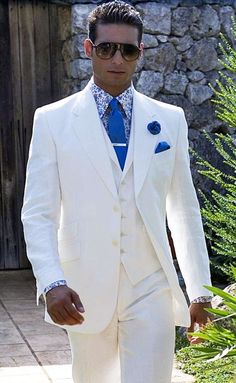 White Tuxedo☆   WOW! I THINK I'M IN LUV! White Prom Suit, White Linen Suit, Wedding Suits Groomsmen, Wedding Suits Groom, White Tuxedo, White Suit, Vest And Tie