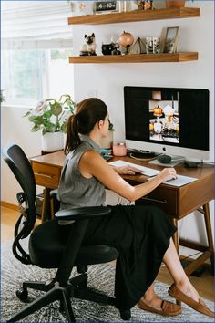 Work From Home Looks Women, Home Office Outfits Women, Working From Home Outfits, Work At Home Outfits, Work From Home Outfits Women, Writers Space, Zoom Outfit, Home Outfit Women, Wfh Fashion