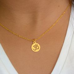 Om Necklace, Dainty Om Necklace, Rose gold Om Necklace, Hindu religious necklace , Sacred Necklace, Religious Jewelry ~ Materials : Rose gold(stainless steel chain), gold and silver plated (chain) ~ Style : necklace/choker ~ Length : can make a specific length if you want. ~ Can also be made to a bracelet pls message i Hindu Jewelry, Simple Necklace Designs, Om Necklace, Simple Gold Earrings, Om Pendant, Jewelry Materials, Pretty Jewelry Necklaces, Bf Gifts, Mangalsutra Designs