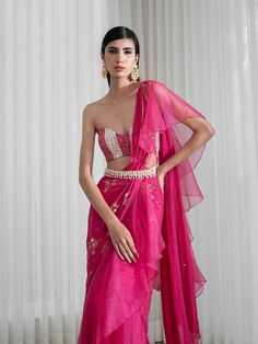 Draping Saree Style, Reception Saree, Nykaa Fashion, Long Dress For Women, Dress With Ruffle Sleeves, Ethnic Outfits, Belt For Women, Party Wear Indian Dresses