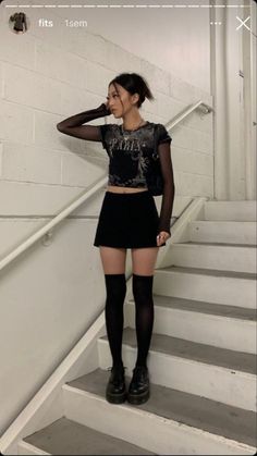 Black Mini Skirt Outfit, Mini Skirt Outfit, Mode Chanel, Chique Outfits, Miniskirt Outfits, Looks Black, Swaggy Outfits, Skirt Outfit, Alternative Outfits