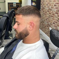 Faded Haircut, Modern Mens Haircuts, Gentleman Haircut, Haircut Ideas Trendy, Boys Fade Haircut, Stylish Mens Haircuts, Short Hair With Beard