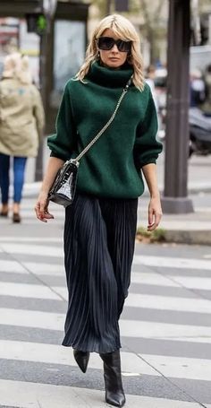 Rok Outfit, Casual Winter Outfits, Mode Inspiration, Winter Fashion Outfits, Trending Dresses, Winter Looks, Skirt Outfits