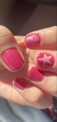 Nail Art Non Acrylic, Simple Cute Acrylic Nails Almond, Unique Natural Nails, Nailspo Summer, Earth Nail Art, Nail Looks For Short Nails, Stubby Nail Designs, Gel Polish Nail Designs On Natural Nails Short, Princess Bubblegum Nails