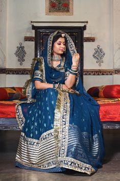 Rajput Rajasthan India Hindu Wedding Heritgae Bridal Makeup Dress Fashion Poshak Rajputi Look, Indian Clothes Women, Rajasthani Bride, Rajasthani Dress, Rajputi Dress, Lehenga Designs Simple, Draping Fashion, Desi Fashion Casual, Indian Fashion Saree