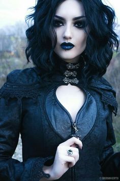 Without a doubt, one of the most beautiful woman I have ever seen Styl Goth, Fete Emo, Gothic Type, Gothic Models, Smink Inspiration, Goth Women, Goth Beauty, Gothic Makeup, Black Makeup