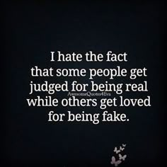 Narcissism- it's easy to start "fresh" with new people all the time rather than be real with those who have known you forever. Quotes Loyalty, Quotes Real, Fake Friendship, Fake Friend Quotes, Fake People Quotes, Quotes Friendship, Fake People, Fake Friends, Super Quotes