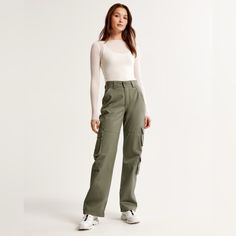 Nwt Abercrombie And Fitch Relaxed Cargo Pants 26l Color Is Olive Olive Green Cargo Pants, How To Style Cargo Pants, Cargo Pants Outfits, Baggy Cargo Pants, Cargo Pants Outfit, Green Cargo Pants, Pant Trends, High Rise Pants, Cargo Pants Women