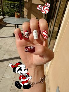 Sparkly red and white Disney Christmas nails. Mickey and Minnie inspired nails. Mickey Christmas Nails, Disney Nails Christmas, Disney Holiday Nails, Disney Christmas Nails, Disney Inspired Nails, Inspired Nails, Disney Nails, Disney Holiday, Sparkly Nails