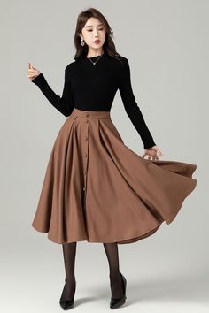 Middie Skirt, London Capsule Wardrobe, Court Clothes, Winter Midi Skirt, Capsule Wardrobe Neutral, Elegant Pose, Long Wool Skirt, Basic Capsule Wardrobe, Folklore Dress