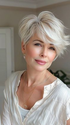 Haircut Tip, 2018 Hair, Funky Short Hair, Short Silver Hair, Short Hair Images, Hair Color Caramel, Short Hair Trends, Messy Short Hair, Sassy Hair