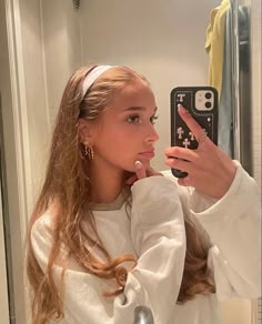 00s Mode, Hair Stylies, Color Inspo, How To Pose, Best Hair, Bad Hair, Hairstyles For School, Hairstyles Haircuts, Headband Hairstyles