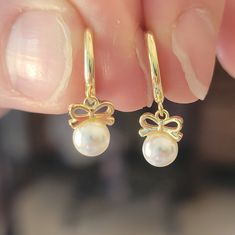 Brand New Faux Pearl And Bow Huggie Earrings. High-Quality 18k Yellow Gold Plating, Waterproof, Rustproof. Will Last Forever. Great For Sensitive Ears. 91 Pearl Teardrop Earrings, Planet Earrings, Retro Earring, Golden Earrings, Faux Stone, Huggie Earrings, Earrings Color, Sensitive Ears, Huggies Earrings