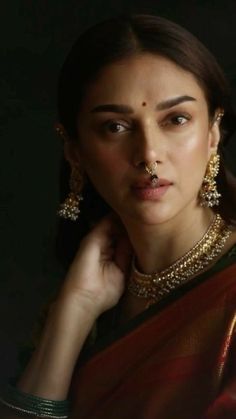 Kishandas Jewellery, Corset Fashion Outfits, Aditi Rao Hydari, Royal Photography, Aditi Rao, Asian Aesthetic, Easy Hairstyles For Thick Hair, Saree Poses, Portrait Photography Women