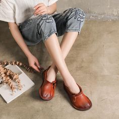 Vintage Leather Round Toe Flat Soft Women Shoes 2019 May New Tube Top Dress, Soft Shoes, Color Cafe, Leather Flat Shoes, Women Oxford Shoes, Leather Shoes Woman, Brown Shoe, Engagement Anniversary, Handmade Shoes