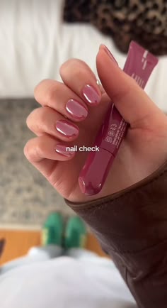 Winter Gelish Nails, Small Nail Manicure, Almond Nails Coloured Tips, Trendy Shellac Nails, Natural Nails With Color, Simple Cute February Nails, Simple But Cute Gel Nails, Simple Gelish Nails, Nails Natural Length
