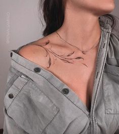 Collarbone Tattoos, Font Tato, Girl Neck Tattoos, Tato Minimal, Elephant Tattoo Design, Bone Tattoos, Muster Tattoos, Vine Tattoos, Red Ink Tattoos