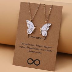 Pretty Jewelry Necklaces, Bff Necklaces, Friendship Jewelry, Jewelry Accessories Ideas, Friendship Necklaces, Butterfly Pendant Necklace, Girly Accessories, Classy Jewelry