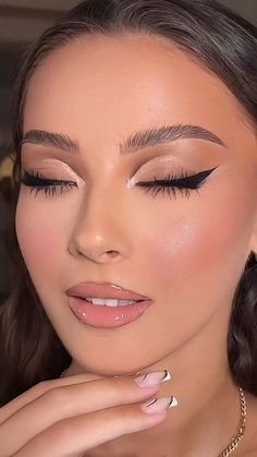 Evening Eye Makeup, Pretty Eye Makeup, Peach Makeup, Eye Makeup Styles, Eye Makeup Pictures, Makeup Mistakes, Pinterest Makeup, Basic Makeup