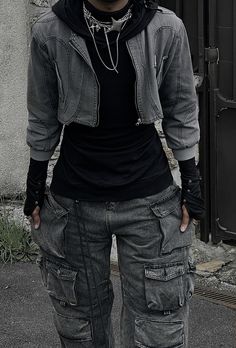 more on ig: @ead.weardexe (grey outfits, monochromatic outfit, streetwear, men’s style, men’s streetstyle, big pants, acubi fashion) Fancy Alternative Outfits Men, Goth Men Clothes, Edgy Men’s Fashion, Sleeveless Hoodie Outfit Men, Cybergrunge Outfit Men, Alt Outfits Masculine, Goth Streetwear Men, Big Man Aesthetic, Emo Outfit Male