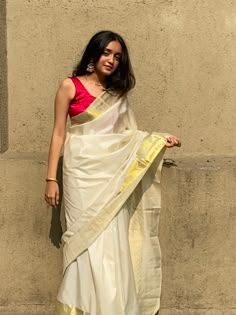 Onam Saree Blouse Designs Latest, Onam Outfits Ideas 2023, South Indian White Saree Look, Kerala Saree Styling, Modern Onam Outfits, Onam Saree Look, Onam Saree Blouse Ideas, Kerala Saree Look