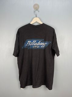 Vintage 90s Billabong surf brand t shirt  Made in USA SIZE : L  (PLEASE CHECK THE MEASUREMENT BELLOW) ARMPIT TO ARMPIT : 21.5" LENGHT : 28" SHOULDER TO SHOULDER : 21.5" SLEEVE LENGTH : 8.5" CONDITION : Used and got stains refer photos (8/10) MATERIAL : 100% cotton   SHIPPING  : I will be ship after received a payment and give tracking numbers. After 7 - 14 Working Days of Shipping from Malaysia please check & give your tracking number parcel to your national post. Receiving the parcel within 1-2 week. Please contact to me with any questions Thank you very much for your visit 90s Billabong, Old Billabong Clothes, 90s Graphic Print Surfing Tops, Vintage Surf Graphic Tee, Billabong Shirt, Vintage Billabong, Retro Cotton T-shirt For Surfing, Retro Short Sleeve Surfing T-shirt, Billabong Surf