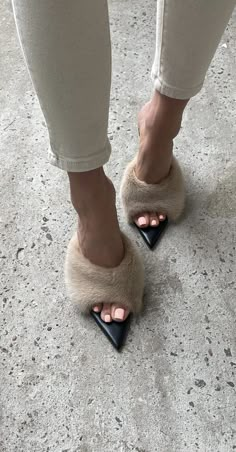 Fur Outfit, Aesthetic 2024, Aesthetic Streetwear, Beautiful Sandals, Trendy Aesthetic, Fresh Shoes, Statement Shoe, Cute Heels, Mood Board Fashion