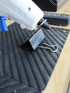 Binder Clip Hacks, Craft Room Storage, Sewing Organization, Craft Room Organization, Ikea Diy, Crafts Hacks, Glue Crafts, Craft Organization, Hot Glue Gun