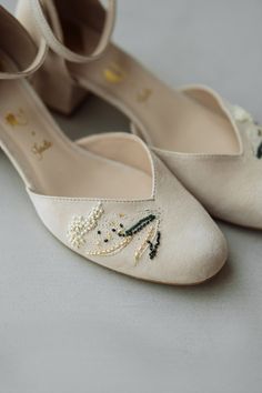 Ivory Trachten Bridal Sandals With Low Block Heel and Edelweiss Embroidery, Traditional Wedding Shoes With V-cut Vamp and Ankle Strap - Etsy Edelweiss Embroidery, Low Heels Wedding, 70s Wedding Dress, Embroidery Traditional, Wedding Shoes Vintage, Wedding Shoes Comfortable, Wedding Pumps, Wedding Shoes Flats, Vintage Flats