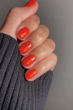 Rivivi l'estate sulle tue unghie: il fascino irresistibile dell'arancio Orange Gel Nails Short, Gel Nails Red, Winter Gel Nails, Red Orange Nails, Trendy Nails Ideas, Winter Nails Gel, Aging Face, Short Square Nails, Minimal Nails