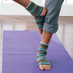 Patons® Yoga Socks Yoga Socks Knitting Pattern, Yoga Socks Pattern, Sandal Rajut, Sock Knitting Patterns, Crochet Socks, Knitted Wit, Sock Patterns, Crochet Slippers