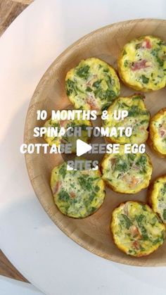 an egg muffin with spinach and tomato on top is featured in this video