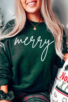 Winter Outfits Tshirt, Simple Christmas Shirts, Winter Shirt Ideas, Christmas Shirts Cricut, Cute Christmas Shirts Vinyl, Cricut Christmas Shirts, Christmas Shirt Ideas Vinyl, Christmas Tshirt Designs, Christmas Eve Morning