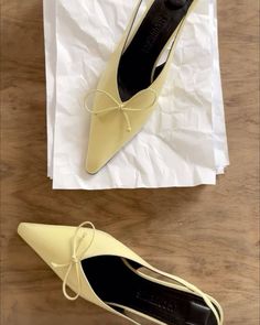 Luxury Chic Ballet Flats, Chic Pointed Kitten Heels, Chic Kitten Heels With Bow And Pointed Toe, Chic Pointed Toe Ballet Flats With Bow, Chic Bow Kitten Heels, Body Lingerie, Classic Heels, Travel Wardrobe