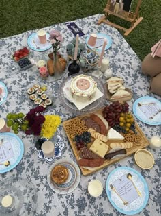 Picnic Picnic Food Ideas Aesthetic, Camping Aesthetics, Friend Picnic, Cottage Core Food, Dinner Picnic, Picnic Food Ideas, Picnic Planning, Picnic Inspo