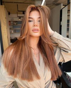 Rust Brown Auburn Hair, Copper With Babylights, Brown Eyes Light Skin Hair Color, Copper Balayage On Blonde Hair, Copper Ombré Hair, Hair Color Trends 2023 Fall, Copper And Blonde Balayage Short Hair, Cooper Hair Dark Roots, Makeup Looks For Ginger Hair