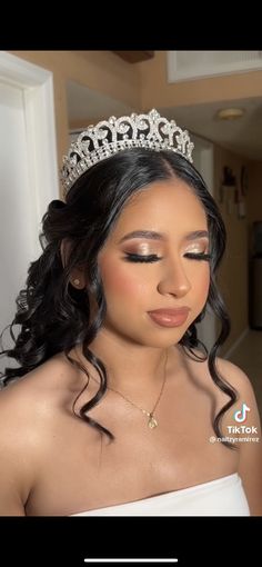 Hair Styles For Sweet 16, Red Sweet 16 Makeup, Red Quince Theme Makeup, Quinceanera Red Makeup Ideas, Natural Makeup For Quinceanera Red, Quincera Makeup Natural, Quinceanera Eyeshadow Looks, Natural Makeup Looks Quinceanera, Red Quinceanera Makeup Looks