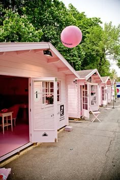 there are many pink houses that have been painted pink