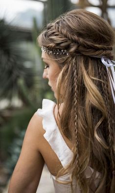 Down Bridal Hairstyles, Bridal Hair Half Up Half Down, Messy Wedding, Boho Chic Hairstyles, Messy Wedding Hair, Prom Hair Down, Boho Wedding Hair, Homecoming Hairstyles Updos, Homecoming Hair Down